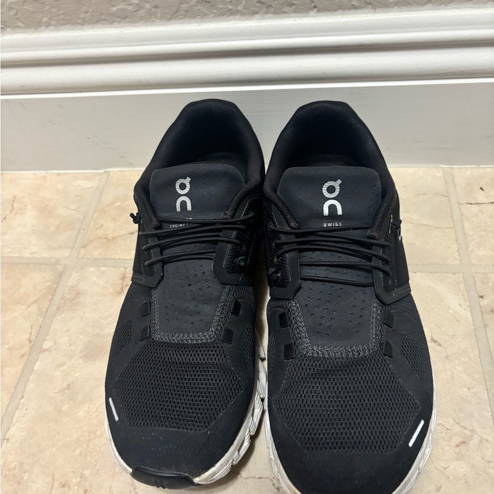 On Cloud 5 Women’s Black Athletic Shoes